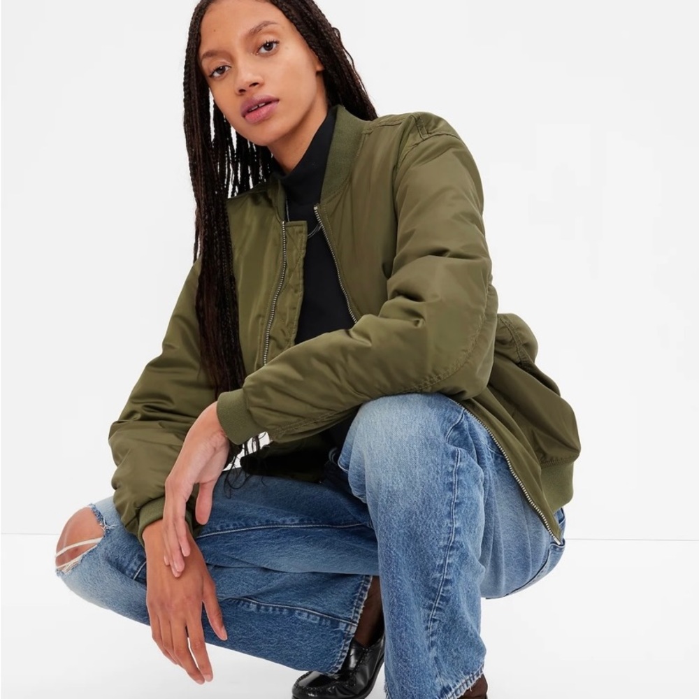 Gap bomber jacket in army green. Size XS. EUC